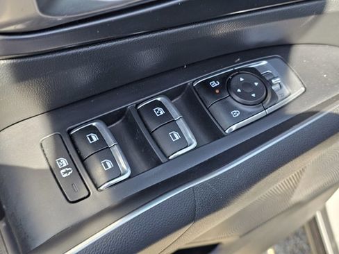 Used 2024 Kia Sorento S FWD image 15