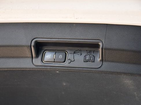 Used 2021 Ford Explorer XLT w/ Equipment Group 202A AWD/4WD image 21