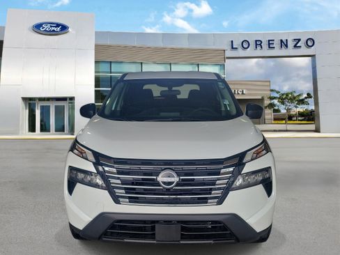 Used 2025 Nissan Rogue S FWD image 2