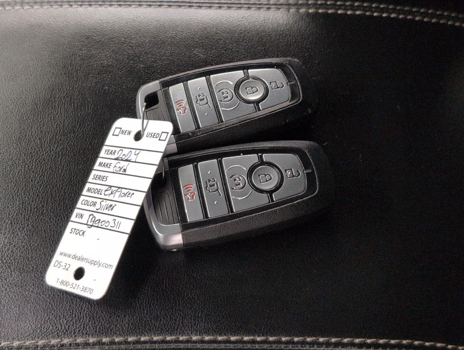 Used 2024 Ford Explorer XLT w/ Equipment Group 202A AWD/4WD image 28