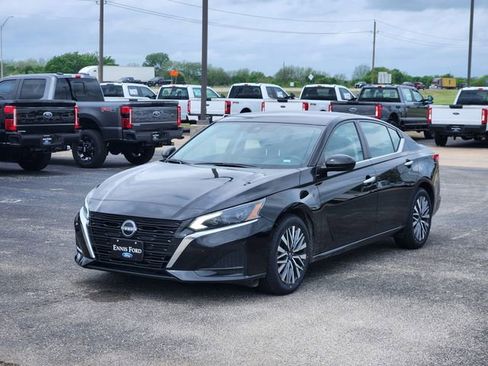 Used 2023 Nissan Altima 2.5 SV image 3