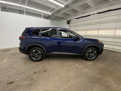 Used 2024 Nissan Rogue SV image 7