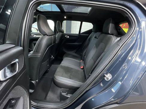 Used 2022 Volvo XC40 P8 Recharge Plus image 19