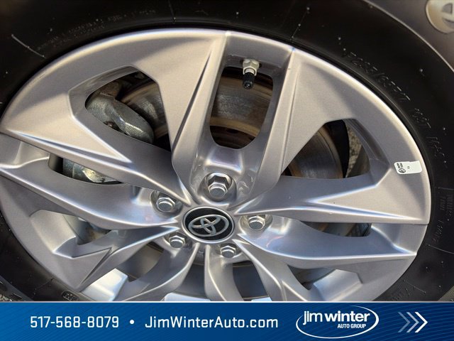 Used 2025 Toyota Sienna XLE FWD image 3