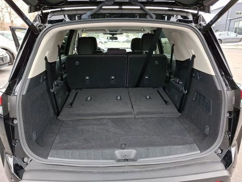 Certified 2025 Nissan Pathfinder SV image 28