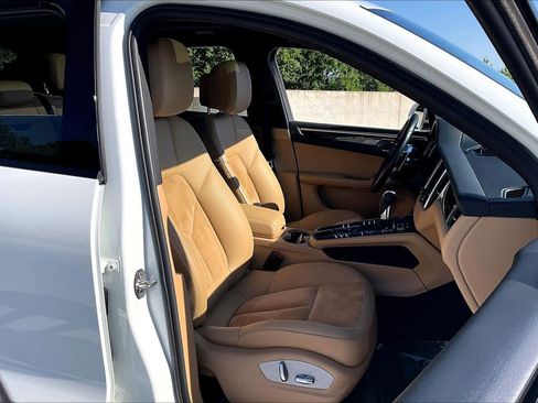 Used 2018 Porsche Macan AWD/4WD image 9