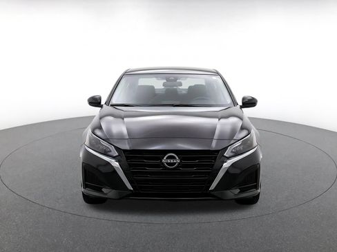 Used 2025 Nissan Altima 2.5 SV FWD image 2