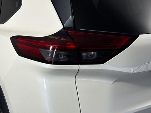 Used 2023 Nissan Rogue SV FWD image 35
