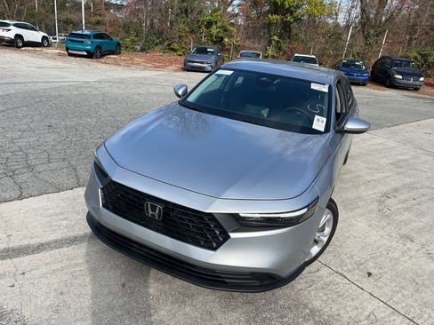 Used 2025 Honda Accord LX image 3