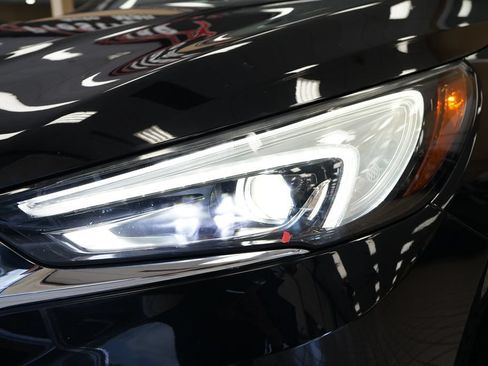 Used 2020 Buick Enclave Essence w/ Sound and Sites Package AWD/4WD image 24
