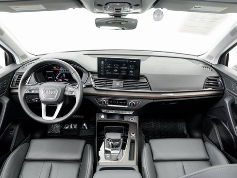 Certified 2025 Audi Q5 2.0T Premium Plus w/ Premium Plus Package image 19