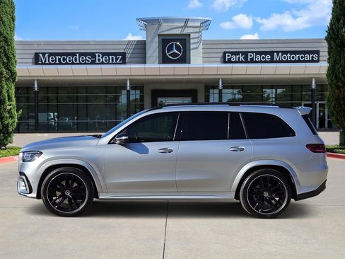 Used 2025 Mercedes-Benz GLS 450 4MATIC image 3