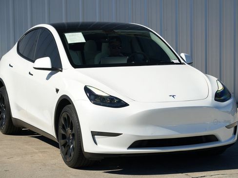 Used 2022 Tesla Model Y Long Range image 55