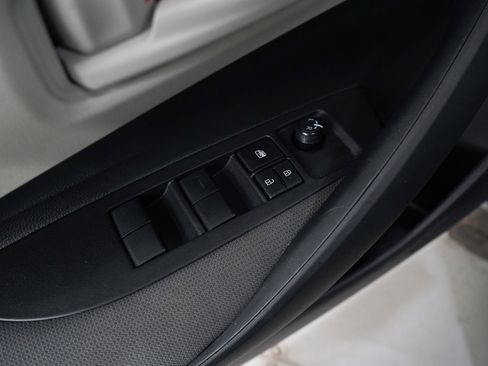 Used 2025 Toyota Corolla LE image 21