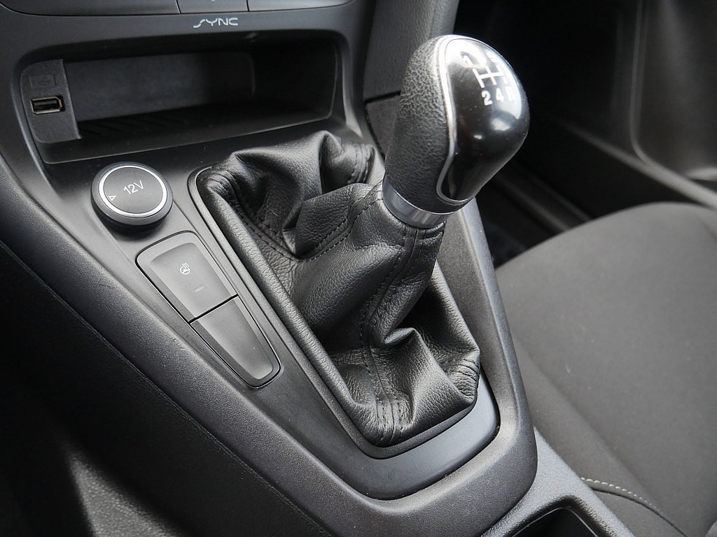 Used 2016 Ford Focus SE w/ SE Cold Weather Package FWD image 41