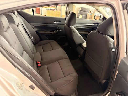 Used 2022 Nissan Altima 2.5 SV w/ SV Premium Package image 18