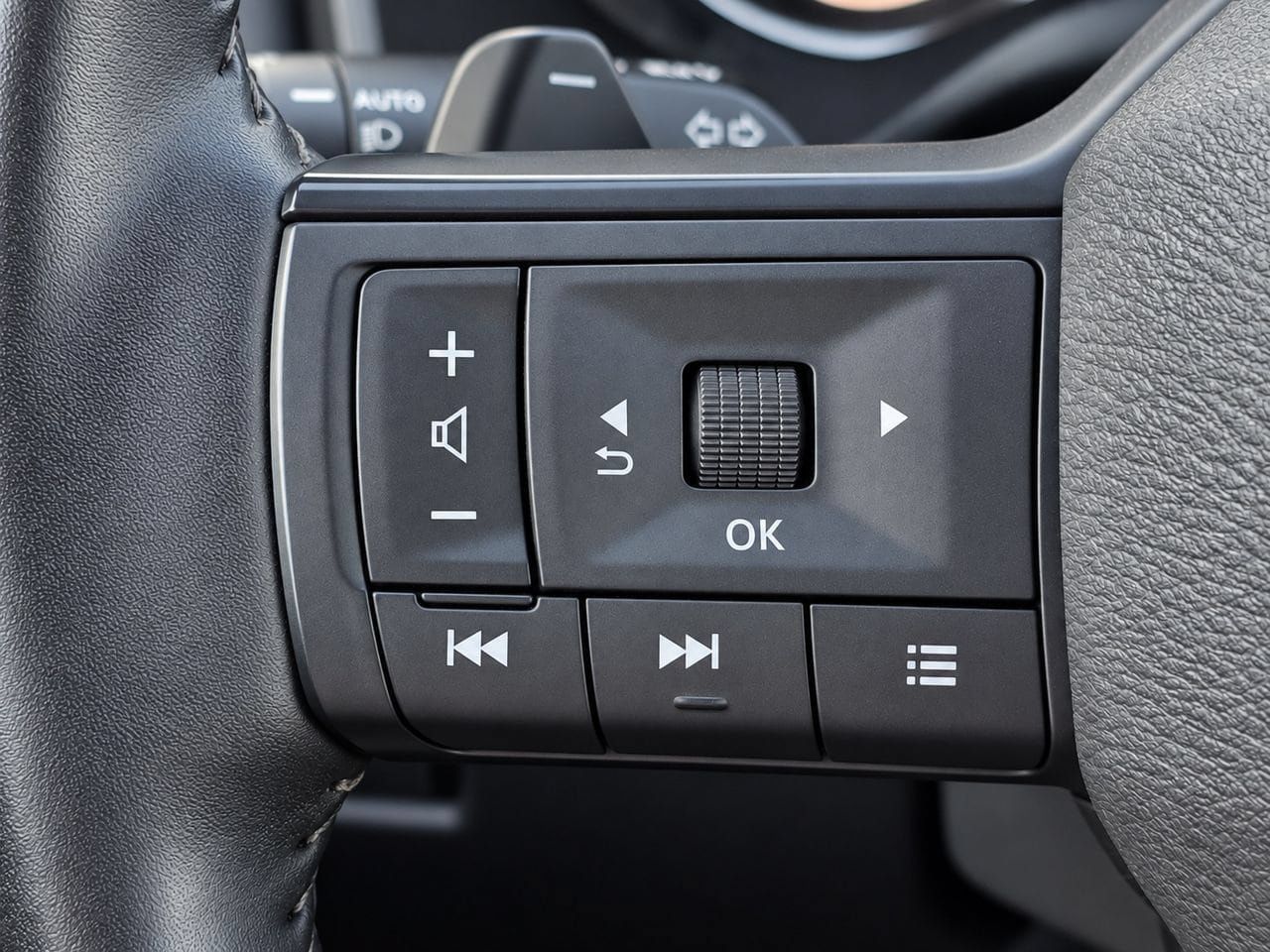 Used 2025 Nissan Rogue SV AWD/4WD image 23