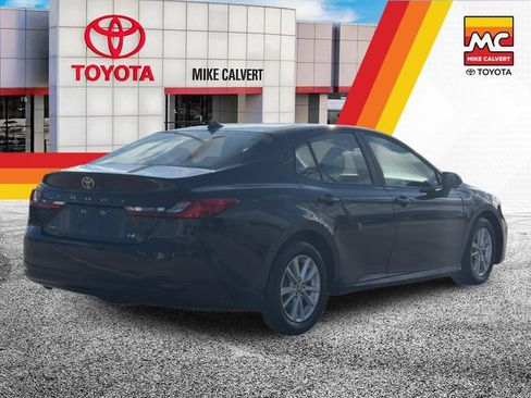 Used 2025 Toyota Camry LE FWD image 5