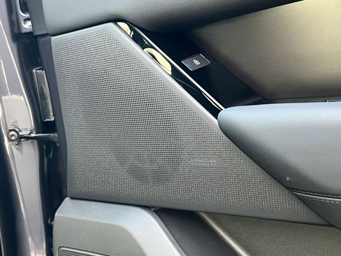 New 2026 Land Rover Range Rover Velar Dynamic SE image 9