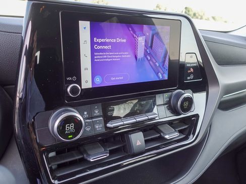 Used 2024 Toyota Highlander LE image 17