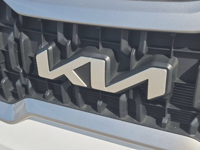 Used 2023 Kia Telluride LX FWD image 9