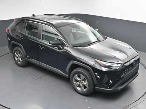 Certified 2022 Toyota RAV4 XLE image 30