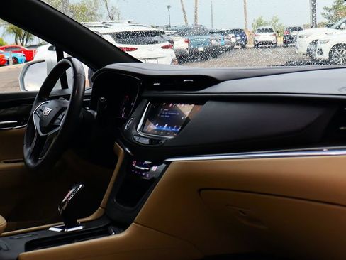 Used 2017 Cadillac XT5 FWD image 32