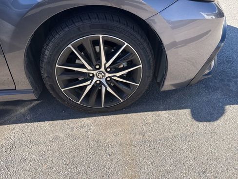 Used 2023 Toyota Camry SE image 3
