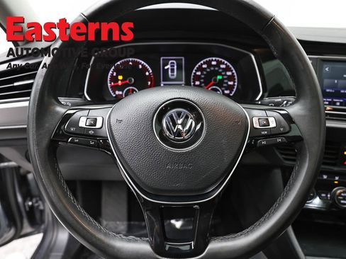 Used 2020 Volkswagen Jetta SE w/ SE Cold Weather Package image 10