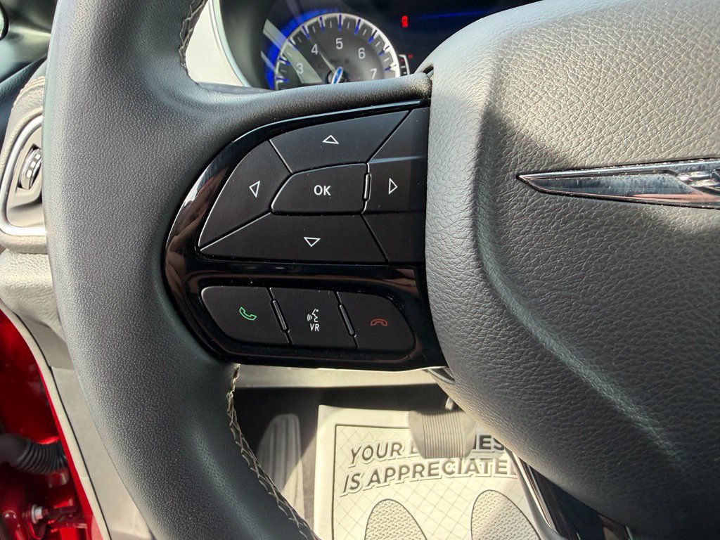 Used 2025 Chrysler Pacifica Limited FWD image 28