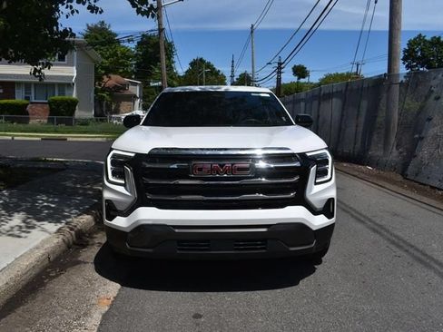 Used 2024 GMC Terrain SLE AWD/4WD image 2