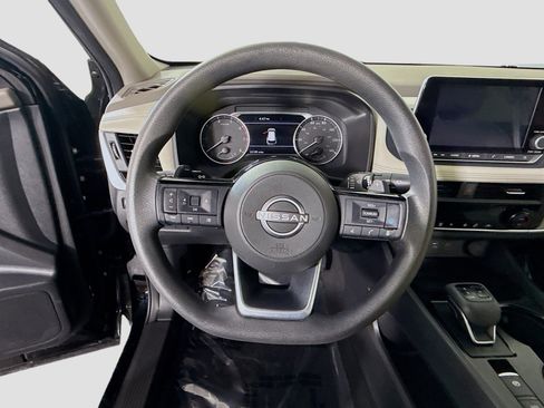 Used 2023 Nissan Rogue SV image 13