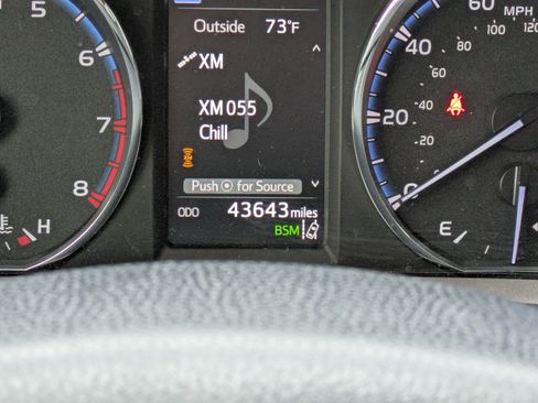 Used 2018 Toyota RAV4 Limited FWD image 29