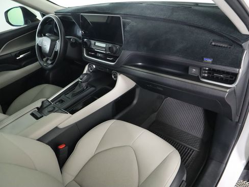 Used 2024 Toyota Grand Highlander XLE image 17