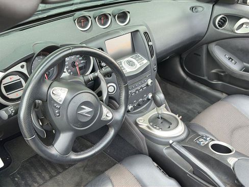 Used 2012 Nissan 370Z Touring RWD image 4