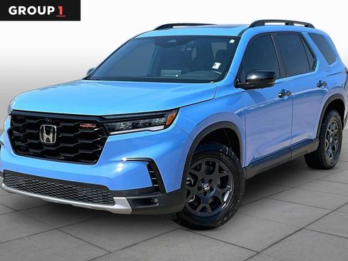 Used 2025 Honda Pilot TrailSport image 1