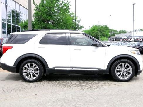 Used 2024 Ford Explorer XLT w/ Equipment Group 202A image 4