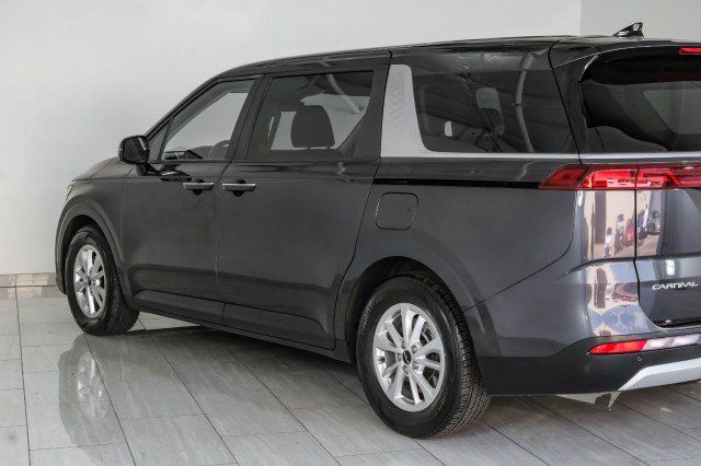 Used 2023 Kia Carnival LX FWD image 48