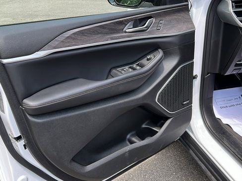 Certified 2023 Jeep Grand Cherokee 4WD 4xe w/ Luxury Tech Group II image 11