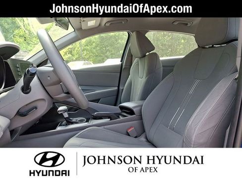 Certified 2022 Hyundai Elantra SEL FWD image 12