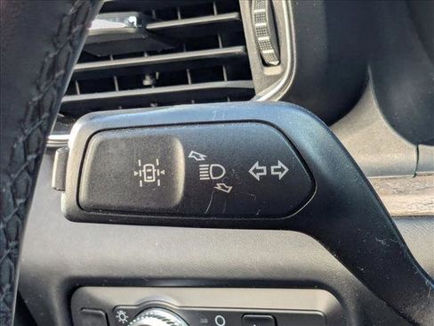 Used 2020 Ford Explorer Platinum w/ Premium Technology Package image 11