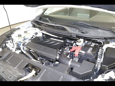 Used 2023 Nissan Rogue S FWD image 19