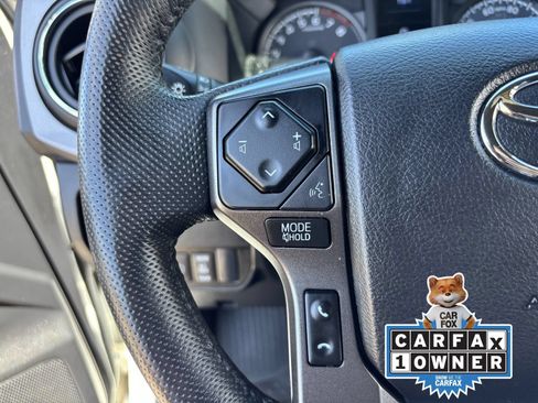Used 2022 Toyota Tacoma TRD Off-Road AWD/4WD image 28