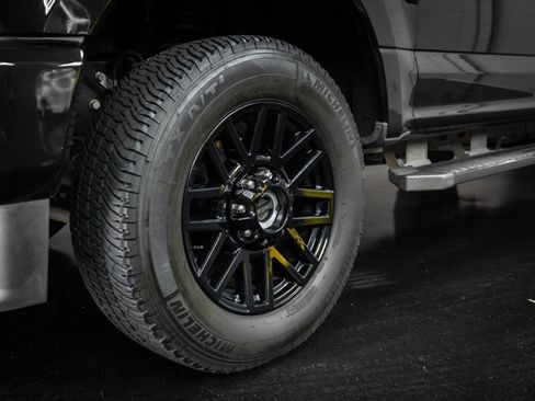 Used 2022 Ford F250 Lariat w/ Black Appearance Package image 22