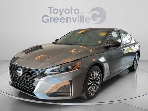 Used 2025 Nissan Altima 2.5 SV FWD image 1