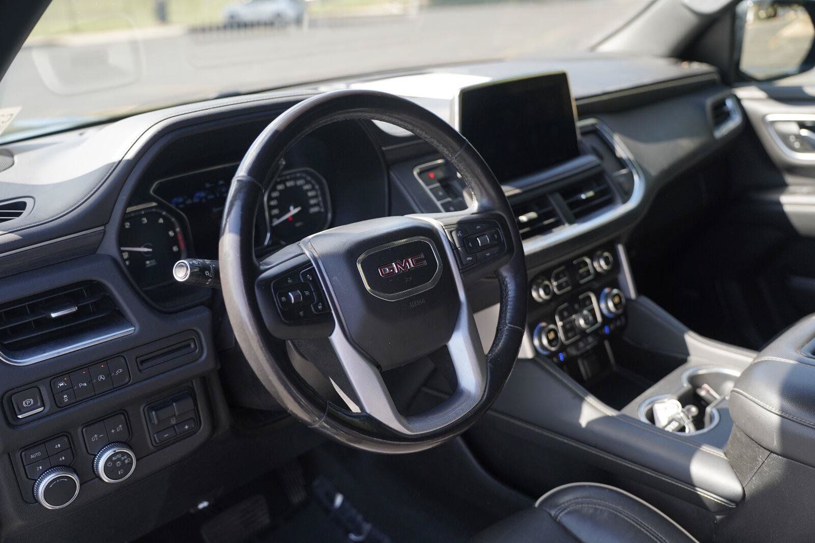 Used 2021 GMC Yukon XL SLT w/ SLT Luxury Plus Package AWD/4WD image 9