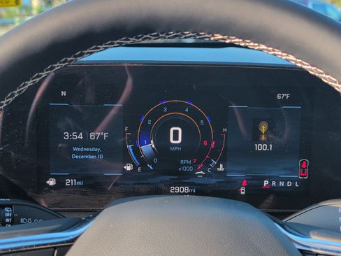 Used 2025 Chevrolet Traverse LT image 19