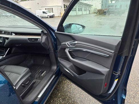 Used 2019 Audi e-tron Premium Plus image 10