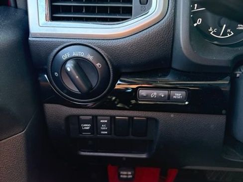 Used 2021 Nissan Titan SV w/ SV Convenience Package AWD/4WD image 15