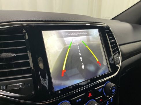 Used 2019 Jeep Grand Cherokee Altitude AWD/4WD image 15